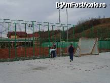 [P16] Un fotbal pe terenul de asfalt, cu porti ecologice » foto by dananecula*
 - 
<span class="allrVoted glyphicon glyphicon-heart hidden" id="av45573"></span>
<a class="m-l-10 hidden" id="sv45573" onclick="voting_Foto_DelVot(,45573,4769)" role="button">șterge vot <span class="glyphicon glyphicon-remove"></span></a>
<a id="v945573" class=" c-red"  onclick="voting_Foto_SetVot(45573)" role="button"><span class="glyphicon glyphicon-heart-empty"></span> <b>LIKE</b> = Votează poza</a> <img class="hidden"  id="f45573W9" src="/imagini/loader.gif" border="0" /><span class="AjErrMes hidden" id="e45573ErM"></span>