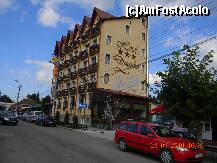 [P01] Restaurant Dragului Predeal - vedere de ansamblu a hotelului cu acelaşi nume, la parterul căruia este restaurantul. » foto by creivean
 - 
<span class="allrVoted glyphicon glyphicon-heart hidden" id="av180093"></span>
<a class="m-l-10 hidden" id="sv180093" onclick="voting_Foto_DelVot(,180093,4795)" role="button">șterge vot <span class="glyphicon glyphicon-remove"></span></a>
<a id="v9180093" class=" c-red"  onclick="voting_Foto_SetVot(180093)" role="button"><span class="glyphicon glyphicon-heart-empty"></span> <b>LIKE</b> = Votează poza</a> <img class="hidden"  id="f180093W9" src="/imagini/loader.gif" border="0" /><span class="AjErrMes hidden" id="e180093ErM"></span>