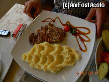 [P14] Restaurant Dragului Predeal - ceafă de porc la grătar, cu piure de cartofi. » foto by creivean
 - 
<span class="allrVoted glyphicon glyphicon-heart hidden" id="av180122"></span>
<a class="m-l-10 hidden" id="sv180122" onclick="voting_Foto_DelVot(,180122,4795)" role="button">șterge vot <span class="glyphicon glyphicon-remove"></span></a>
<a id="v9180122" class=" c-red"  onclick="voting_Foto_SetVot(180122)" role="button"><span class="glyphicon glyphicon-heart-empty"></span> <b>LIKE</b> = Votează poza</a> <img class="hidden"  id="f180122W9" src="/imagini/loader.gif" border="0" /><span class="AjErrMes hidden" id="e180122ErM"></span>