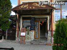 [P03] Restaurant Dragului Predeal - intrarea în hotel şi restaurant. » foto by creivean
 - 
<span class="allrVoted glyphicon glyphicon-heart hidden" id="av180096"></span>
<a class="m-l-10 hidden" id="sv180096" onclick="voting_Foto_DelVot(,180096,4795)" role="button">șterge vot <span class="glyphicon glyphicon-remove"></span></a>
<a id="v9180096" class=" c-red"  onclick="voting_Foto_SetVot(180096)" role="button"><span class="glyphicon glyphicon-heart-empty"></span> <b>LIKE</b> = Votează poza</a> <img class="hidden"  id="f180096W9" src="/imagini/loader.gif" border="0" /><span class="AjErrMes hidden" id="e180096ErM"></span>