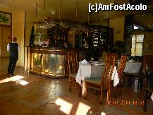 [P09] Restaurant Dragului Predeal - în sala principală există şi un bar, pentru lichidele atît de necesare :))) » foto by creivean
 - 
<span class="allrVoted glyphicon glyphicon-heart hidden" id="av180113"></span>
<a class="m-l-10 hidden" id="sv180113" onclick="voting_Foto_DelVot(,180113,4795)" role="button">șterge vot <span class="glyphicon glyphicon-remove"></span></a>
<a id="v9180113" class=" c-red"  onclick="voting_Foto_SetVot(180113)" role="button"><span class="glyphicon glyphicon-heart-empty"></span> <b>LIKE</b> = Votează poza</a> <img class="hidden"  id="f180113W9" src="/imagini/loader.gif" border="0" /><span class="AjErrMes hidden" id="e180113ErM"></span>