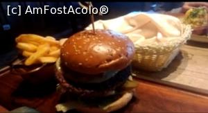 [P29] Cheese burgăr uriaș, vine cu cartofi prăjiți, Cabana Vânătorilor, la șoseaua Trei Brazi » foto by Mioritik
 - 
<span class="allrVoted glyphicon glyphicon-heart hidden" id="av1354369"></span>
<a class="m-l-10 hidden" id="sv1354369" onclick="voting_Foto_DelVot(,1354369,4795)" role="button">șterge vot <span class="glyphicon glyphicon-remove"></span></a>
<a id="v91354369" class=" c-red"  onclick="voting_Foto_SetVot(1354369)" role="button"><span class="glyphicon glyphicon-heart-empty"></span> <b>LIKE</b> = Votează poza</a> <img class="hidden"  id="f1354369W9" src="/imagini/loader.gif" border="0" /><span class="AjErrMes hidden" id="e1354369ErM"></span>