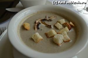 [P07] Aceeasi supa-crema, servita cu crutoane.  » foto by Cucu Bau
 - 
<span class="allrVoted glyphicon glyphicon-heart hidden" id="av594922"></span>
<a class="m-l-10 hidden" id="sv594922" onclick="voting_Foto_DelVot(,594922,4795)" role="button">șterge vot <span class="glyphicon glyphicon-remove"></span></a>
<a id="v9594922" class=" c-red"  onclick="voting_Foto_SetVot(594922)" role="button"><span class="glyphicon glyphicon-heart-empty"></span> <b>LIKE</b> = Votează poza</a> <img class="hidden"  id="f594922W9" src="/imagini/loader.gif" border="0" /><span class="AjErrMes hidden" id="e594922ErM"></span>
