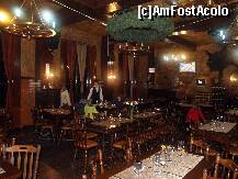 [P15] Interiorul restaurantului sala pentru fumatori » foto by pepsi70ro
 - 
<span class="allrVoted glyphicon glyphicon-heart hidden" id="av190728"></span>
<a class="m-l-10 hidden" id="sv190728" onclick="voting_Foto_DelVot(,190728,4795)" role="button">șterge vot <span class="glyphicon glyphicon-remove"></span></a>
<a id="v9190728" class=" c-red"  onclick="voting_Foto_SetVot(190728)" role="button"><span class="glyphicon glyphicon-heart-empty"></span> <b>LIKE</b> = Votează poza</a> <img class="hidden"  id="f190728W9" src="/imagini/loader.gif" border="0" /><span class="AjErrMes hidden" id="e190728ErM"></span>