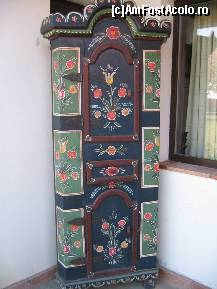 [P18] Mobilier pictat la intrarea in pensiune » foto by buburuzica
 - 
<span class="allrVoted glyphicon glyphicon-heart hidden" id="av46806"></span>
<a class="m-l-10 hidden" id="sv46806" onclick="voting_Foto_DelVot(,46806,4853)" role="button">șterge vot <span class="glyphicon glyphicon-remove"></span></a>
<a id="v946806" class=" c-red"  onclick="voting_Foto_SetVot(46806)" role="button"><span class="glyphicon glyphicon-heart-empty"></span> <b>LIKE</b> = Votează poza</a> <img class="hidden"  id="f46806W9" src="/imagini/loader.gif" border="0" /><span class="AjErrMes hidden" id="e46806ErM"></span>