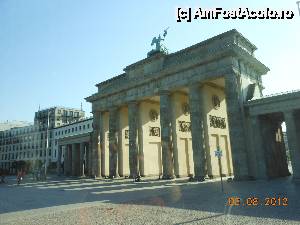 [P10] Berlin - Poarta Brandenburg văzută din Platz des 18 März (partea vestică).  » foto by iulianic
 - 
<span class="allrVoted glyphicon glyphicon-heart hidden" id="av509564"></span>
<a class="m-l-10 hidden" id="sv509564" onclick="voting_Foto_DelVot(,509564,4900)" role="button">șterge vot <span class="glyphicon glyphicon-remove"></span></a>
<a id="v9509564" class=" c-red"  onclick="voting_Foto_SetVot(509564)" role="button"><span class="glyphicon glyphicon-heart-empty"></span> <b>LIKE</b> = Votează poza</a> <img class="hidden"  id="f509564W9" src="/imagini/loader.gif" border="0" /><span class="AjErrMes hidden" id="e509564ErM"></span>