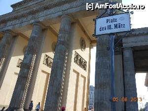 [P12] Berlin - Poarta Brandenburg văzută din Platz des 18 März (partea vestică).  » foto by iulianic
 - 
<span class="allrVoted glyphicon glyphicon-heart hidden" id="av509566"></span>
<a class="m-l-10 hidden" id="sv509566" onclick="voting_Foto_DelVot(,509566,4900)" role="button">șterge vot <span class="glyphicon glyphicon-remove"></span></a>
<a id="v9509566" class=" c-red"  onclick="voting_Foto_SetVot(509566)" role="button"><span class="glyphicon glyphicon-heart-empty"></span> <b>LIKE</b> = Votează poza</a> <img class="hidden"  id="f509566W9" src="/imagini/loader.gif" border="0" /><span class="AjErrMes hidden" id="e509566ErM"></span>