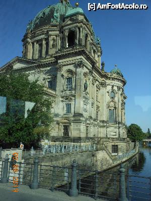 [P08] Berlin - Berliner Dom, latura dinspre râul Spree.  » foto by iulianic
 - 
<span class="allrVoted glyphicon glyphicon-heart hidden" id="av509562"></span>
<a class="m-l-10 hidden" id="sv509562" onclick="voting_Foto_DelVot(,509562,4900)" role="button">șterge vot <span class="glyphicon glyphicon-remove"></span></a>
<a id="v9509562" class=" c-red"  onclick="voting_Foto_SetVot(509562)" role="button"><span class="glyphicon glyphicon-heart-empty"></span> <b>LIKE</b> = Votează poza</a> <img class="hidden"  id="f509562W9" src="/imagini/loader.gif" border="0" /><span class="AjErrMes hidden" id="e509562ErM"></span>