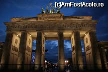 [P19] Poarta Brandenburg, la intrare in parcul Triergarten » foto by zenobia*
 - 
<span class="allrVoted glyphicon glyphicon-heart hidden" id="av48645"></span>
<a class="m-l-10 hidden" id="sv48645" onclick="voting_Foto_DelVot(,48645,4900)" role="button">șterge vot <span class="glyphicon glyphicon-remove"></span></a>
<a id="v948645" class=" c-red"  onclick="voting_Foto_SetVot(48645)" role="button"><span class="glyphicon glyphicon-heart-empty"></span> <b>LIKE</b> = Votează poza</a> <img class="hidden"  id="f48645W9" src="/imagini/loader.gif" border="0" /><span class="AjErrMes hidden" id="e48645ErM"></span>