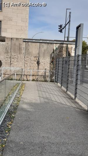 [P35] Fragment din Zidul Berlinului la Topografia Terorii » foto by Carmen Ion
 - 
<span class="allrVoted glyphicon glyphicon-heart hidden" id="av1282589"></span>
<a class="m-l-10 hidden" id="sv1282589" onclick="voting_Foto_DelVot(,1282589,4900)" role="button">șterge vot <span class="glyphicon glyphicon-remove"></span></a>
<a id="v91282589" class=" c-red"  onclick="voting_Foto_SetVot(1282589)" role="button"><span class="glyphicon glyphicon-heart-empty"></span> <b>LIKE</b> = Votează poza</a> <img class="hidden"  id="f1282589W9" src="/imagini/loader.gif" border="0" /><span class="AjErrMes hidden" id="e1282589ErM"></span>