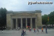 [P05] Cladirea Memorialului victimelor razboiului si a tiraniei din Berlin » foto by ileanaxperta*
 - 
<span class="allrVoted glyphicon glyphicon-heart hidden" id="av211717"></span>
<a class="m-l-10 hidden" id="sv211717" onclick="voting_Foto_DelVot(,211717,4900)" role="button">șterge vot <span class="glyphicon glyphicon-remove"></span></a>
<a id="v9211717" class=" c-red"  onclick="voting_Foto_SetVot(211717)" role="button"><span class="glyphicon glyphicon-heart-empty"></span> <b>LIKE</b> = Votează poza</a> <img class="hidden"  id="f211717W9" src="/imagini/loader.gif" border="0" /><span class="AjErrMes hidden" id="e211717ErM"></span>