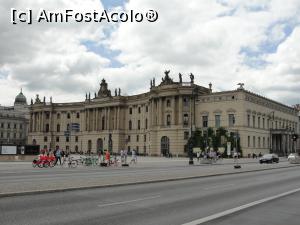 [P36] Pe bulevardul Unter den Linden - Universitatea din Berlin » foto by RoxanaGRS
 - 
<span class="allrVoted glyphicon glyphicon-heart hidden" id="av1093697"></span>
<a class="m-l-10 hidden" id="sv1093697" onclick="voting_Foto_DelVot(,1093697,4900)" role="button">șterge vot <span class="glyphicon glyphicon-remove"></span></a>
<a id="v91093697" class=" c-red"  onclick="voting_Foto_SetVot(1093697)" role="button"><span class="glyphicon glyphicon-heart-empty"></span> <b>LIKE</b> = Votează poza</a> <img class="hidden"  id="f1093697W9" src="/imagini/loader.gif" border="0" /><span class="AjErrMes hidden" id="e1093697ErM"></span>