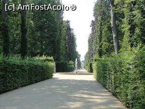 [P06] Palatul Sanssouci - aleea către Palatul Nou; în fundal se vede Palatul Nou » foto by RoxanaGRS
 - 
<span class="allrVoted glyphicon glyphicon-heart hidden" id="av1093659"></span>
<a class="m-l-10 hidden" id="sv1093659" onclick="voting_Foto_DelVot(,1093659,4900)" role="button">șterge vot <span class="glyphicon glyphicon-remove"></span></a>
<a id="v91093659" class=" c-red"  onclick="voting_Foto_SetVot(1093659)" role="button"><span class="glyphicon glyphicon-heart-empty"></span> <b>LIKE</b> = Votează poza</a> <img class="hidden"  id="f1093659W9" src="/imagini/loader.gif" border="0" /><span class="AjErrMes hidden" id="e1093659ErM"></span>