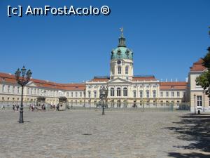 [P07] Palatul Charlottenburg » foto by RoxanaGRS
 - 
<span class="allrVoted glyphicon glyphicon-heart hidden" id="av1093660"></span>
<a class="m-l-10 hidden" id="sv1093660" onclick="voting_Foto_DelVot(,1093660,4900)" role="button">șterge vot <span class="glyphicon glyphicon-remove"></span></a>
<a id="v91093660" class=" c-red"  onclick="voting_Foto_SetVot(1093660)" role="button"><span class="glyphicon glyphicon-heart-empty"></span> <b>LIKE</b> = Votează poza</a> <img class="hidden"  id="f1093660W9" src="/imagini/loader.gif" border="0" /><span class="AjErrMes hidden" id="e1093660ErM"></span>