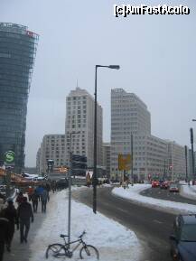 [P35] Potsdamer Platz » foto by Michi
 - 
<span class="allrVoted glyphicon glyphicon-heart hidden" id="av176963"></span>
<a class="m-l-10 hidden" id="sv176963" onclick="voting_Foto_DelVot(,176963,4900)" role="button">șterge vot <span class="glyphicon glyphicon-remove"></span></a>
<a id="v9176963" class=" c-red"  onclick="voting_Foto_SetVot(176963)" role="button"><span class="glyphicon glyphicon-heart-empty"></span> <b>LIKE</b> = Votează poza</a> <img class="hidden"  id="f176963W9" src="/imagini/loader.gif" border="0" /><span class="AjErrMes hidden" id="e176963ErM"></span>