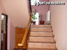 [P13] scara care duce la etaj, in stanga se vede usa de la baia de la parter; din pacate nu i-am facut poze » foto by lia_popescu
 - 
<span class="allrVoted glyphicon glyphicon-heart hidden" id="av48778"></span>
<a class="m-l-10 hidden" id="sv48778" onclick="voting_Foto_DelVot(,48778,4924)" role="button">șterge vot <span class="glyphicon glyphicon-remove"></span></a>
<a id="v948778" class=" c-red"  onclick="voting_Foto_SetVot(48778)" role="button"><span class="glyphicon glyphicon-heart-empty"></span> <b>LIKE</b> = Votează poza</a> <img class="hidden"  id="f48778W9" src="/imagini/loader.gif" border="0" /><span class="AjErrMes hidden" id="e48778ErM"></span>