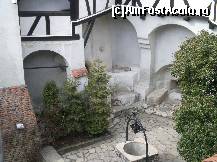 [P12] Curtea interioara si fantana Castelului Bran » foto by presario
 - 
<span class="allrVoted glyphicon glyphicon-heart hidden" id="av54641"></span>
<a class="m-l-10 hidden" id="sv54641" onclick="voting_Foto_DelVot(,54641,4963)" role="button">șterge vot <span class="glyphicon glyphicon-remove"></span></a>
<a id="v954641" class=" c-red"  onclick="voting_Foto_SetVot(54641)" role="button"><span class="glyphicon glyphicon-heart-empty"></span> <b>LIKE</b> = Votează poza</a> <img class="hidden"  id="f54641W9" src="/imagini/loader.gif" border="0" /><span class="AjErrMes hidden" id="e54641ErM"></span>