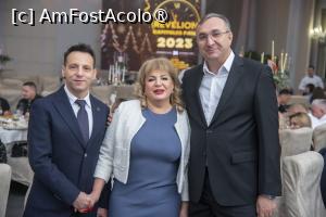 [P13] Patroana restaurantului cu cineva din grupul nostru » foto by Yersinia Pestis
 - 
<span class="allrVoted glyphicon glyphicon-heart hidden" id="av1400614"></span>
<a class="m-l-10 hidden" id="sv1400614" onclick="voting_Foto_DelVot(,1400614,5014)" role="button">șterge vot <span class="glyphicon glyphicon-remove"></span></a>
<a id="v91400614" class=" c-red"  onclick="voting_Foto_SetVot(1400614)" role="button"><span class="glyphicon glyphicon-heart-empty"></span> <b>LIKE</b> = Votează poza</a> <img class="hidden"  id="f1400614W9" src="/imagini/loader.gif" border="0" /><span class="AjErrMes hidden" id="e1400614ErM"></span>