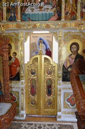 [P26] Biserica mare, ușa altarului » foto by Ioan Raita
 - 
<span class="allrVoted glyphicon glyphicon-heart hidden" id="av782251"></span>
<a class="m-l-10 hidden" id="sv782251" onclick="voting_Foto_DelVot(,782251,5065)" role="button">șterge vot <span class="glyphicon glyphicon-remove"></span></a>
<a id="v9782251" class=" c-red"  onclick="voting_Foto_SetVot(782251)" role="button"><span class="glyphicon glyphicon-heart-empty"></span> <b>LIKE</b> = Votează poza</a> <img class="hidden"  id="f782251W9" src="/imagini/loader.gif" border="0" /><span class="AjErrMes hidden" id="e782251ErM"></span>