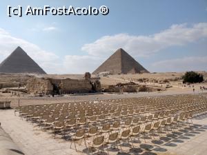 P05 [MAR-2021] Platoul de la Giza, cu cele două piramide, a lui Kheops și Khafra, iar între ele, Sfinxul și Templul Khafra.