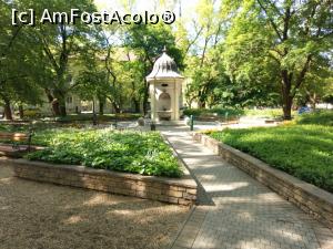 [P13] Fântâna monument din Petofi Ter, Gyula, Ungaria.  » foto by traian.leuca †
 - 
<span class="allrVoted glyphicon glyphicon-heart hidden" id="av1126530"></span>
<a class="m-l-10 hidden" id="sv1126530" onclick="voting_Foto_DelVot(,1126530,5072)" role="button">șterge vot <span class="glyphicon glyphicon-remove"></span></a>
<a id="v91126530" class=" c-red"  onclick="voting_Foto_SetVot(1126530)" role="button"><span class="glyphicon glyphicon-heart-empty"></span> <b>LIKE</b> = Votează poza</a> <img class="hidden"  id="f1126530W9" src="/imagini/loader.gif" border="0" /><span class="AjErrMes hidden" id="e1126530ErM"></span>