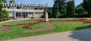 [P24] Grădina Botanică Anastasie Fătu - sediul administrativ și bustul fondatorului » foto by Carmen Ion
 - 
<span class="allrVoted glyphicon glyphicon-heart hidden" id="av1495695"></span>
<a class="m-l-10 hidden" id="sv1495695" onclick="voting_Foto_DelVot(,1495695,5091)" role="button">șterge vot <span class="glyphicon glyphicon-remove"></span></a>
<a id="v91495695" class=" c-red"  onclick="voting_Foto_SetVot(1495695)" role="button"><span class="glyphicon glyphicon-heart-empty"></span> <b>LIKE</b> = Votează poza</a> <img class="hidden"  id="f1495695W9" src="/imagini/loader.gif" border="0" /><span class="AjErrMes hidden" id="e1495695ErM"></span>