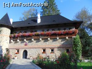 [P36] In interiorul Manastirii Moldovita » foto by liviu49
 - 
<span class="allrVoted glyphicon glyphicon-heart hidden" id="av1302676"></span>
<a class="m-l-10 hidden" id="sv1302676" onclick="voting_Foto_DelVot(,1302676,5114)" role="button">șterge vot <span class="glyphicon glyphicon-remove"></span></a>
<a id="v91302676" class=" c-red"  onclick="voting_Foto_SetVot(1302676)" role="button"><span class="glyphicon glyphicon-heart-empty"></span> <b>LIKE</b> = Votează poza</a> <img class="hidden"  id="f1302676W9" src="/imagini/loader.gif" border="0" /><span class="AjErrMes hidden" id="e1302676ErM"></span>