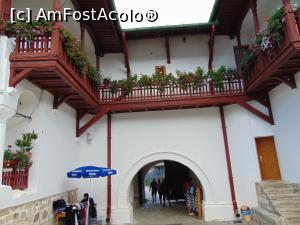 [P24] Intrarea in incinta manastirii Agapia . » foto by liviu49
 - 
<span class="allrVoted glyphicon glyphicon-heart hidden" id="av1302935"></span>
<a class="m-l-10 hidden" id="sv1302935" onclick="voting_Foto_DelVot(,1302935,5114)" role="button">șterge vot <span class="glyphicon glyphicon-remove"></span></a>
<a id="v91302935" class=" c-red"  onclick="voting_Foto_SetVot(1302935)" role="button"><span class="glyphicon glyphicon-heart-empty"></span> <b>LIKE</b> = Votează poza</a> <img class="hidden"  id="f1302935W9" src="/imagini/loader.gif" border="0" /><span class="AjErrMes hidden" id="e1302935ErM"></span>