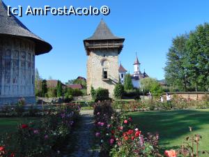 [P57] Turnul lui Vasile Lupu, iar in spate noua biserica Parohiala a comunei . » foto by liviu49
 - 
<span class="allrVoted glyphicon glyphicon-heart hidden" id="av1303206"></span>
<a class="m-l-10 hidden" id="sv1303206" onclick="voting_Foto_DelVot(,1303206,5114)" role="button">șterge vot <span class="glyphicon glyphicon-remove"></span></a>
<a id="v91303206" class=" c-red"  onclick="voting_Foto_SetVot(1303206)" role="button"><span class="glyphicon glyphicon-heart-empty"></span> <b>LIKE</b> = Votează poza</a> <img class="hidden"  id="f1303206W9" src="/imagini/loader.gif" border="0" /><span class="AjErrMes hidden" id="e1303206ErM"></span>