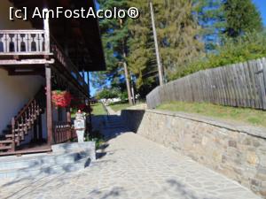 [P08] Aceasi cladire situata pe drumul spre cimitirul manastirii . » foto by liviu49
 - 
<span class="allrVoted glyphicon glyphicon-heart hidden" id="av1303157"></span>
<a class="m-l-10 hidden" id="sv1303157" onclick="voting_Foto_DelVot(,1303157,5114)" role="button">șterge vot <span class="glyphicon glyphicon-remove"></span></a>
<a id="v91303157" class=" c-red"  onclick="voting_Foto_SetVot(1303157)" role="button"><span class="glyphicon glyphicon-heart-empty"></span> <b>LIKE</b> = Votează poza</a> <img class="hidden"  id="f1303157W9" src="/imagini/loader.gif" border="0" /><span class="AjErrMes hidden" id="e1303157ErM"></span>