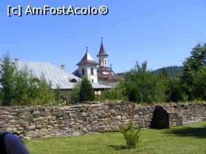 [P25] Zidul de piatra al manastirii si vedere sore biserica parohiala . » foto by liviu49
 - 
<span class="allrVoted glyphicon glyphicon-heart hidden" id="av1303476"></span>
<a class="m-l-10 hidden" id="sv1303476" onclick="voting_Foto_DelVot(,1303476,5114)" role="button">șterge vot <span class="glyphicon glyphicon-remove"></span></a>
<a id="v91303476" class=" c-red"  onclick="voting_Foto_SetVot(1303476)" role="button"><span class="glyphicon glyphicon-heart-empty"></span> <b>LIKE</b> = Votează poza</a> <img class="hidden"  id="f1303476W9" src="/imagini/loader.gif" border="0" /><span class="AjErrMes hidden" id="e1303476ErM"></span>