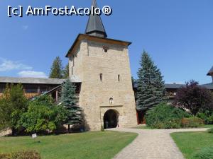 [P29] Turnul de intrare in manastire . » foto by liviu49
 - 
<span class="allrVoted glyphicon glyphicon-heart hidden" id="av1304854"></span>
<a class="m-l-10 hidden" id="sv1304854" onclick="voting_Foto_DelVot(,1304854,5114)" role="button">șterge vot <span class="glyphicon glyphicon-remove"></span></a>
<a id="v91304854" class=" c-red"  onclick="voting_Foto_SetVot(1304854)" role="button"><span class="glyphicon glyphicon-heart-empty"></span> <b>LIKE</b> = Votează poza</a> <img class="hidden"  id="f1304854W9" src="/imagini/loader.gif" border="0" /><span class="AjErrMes hidden" id="e1304854ErM"></span>