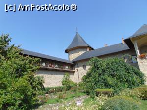 [P32] Vedere din curtea manastirii Sucevita . » foto by liviu49
 - 
<span class="allrVoted glyphicon glyphicon-heart hidden" id="av1304857"></span>
<a class="m-l-10 hidden" id="sv1304857" onclick="voting_Foto_DelVot(,1304857,5114)" role="button">șterge vot <span class="glyphicon glyphicon-remove"></span></a>
<a id="v91304857" class=" c-red"  onclick="voting_Foto_SetVot(1304857)" role="button"><span class="glyphicon glyphicon-heart-empty"></span> <b>LIKE</b> = Votează poza</a> <img class="hidden"  id="f1304857W9" src="/imagini/loader.gif" border="0" /><span class="AjErrMes hidden" id="e1304857ErM"></span>