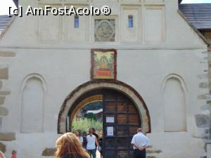 [P35] Turnul lui Mihai Eminescu cu stema Moldovei lui Stefan cel Mare si tabloul cu Maica Domnului cu Pruncul. » foto by liviu49
 - 
<span class="allrVoted glyphicon glyphicon-heart hidden" id="av1304860"></span>
<a class="m-l-10 hidden" id="sv1304860" onclick="voting_Foto_DelVot(,1304860,5114)" role="button">șterge vot <span class="glyphicon glyphicon-remove"></span></a>
<a id="v91304860" class=" c-red"  onclick="voting_Foto_SetVot(1304860)" role="button"><span class="glyphicon glyphicon-heart-empty"></span> <b>LIKE</b> = Votează poza</a> <img class="hidden"  id="f1304860W9" src="/imagini/loader.gif" border="0" /><span class="AjErrMes hidden" id="e1304860ErM"></span>