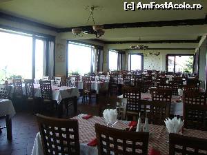 [P54] Cheile Grădiștei Fundata - imagine cu interiorul restaurantului. Ceilalți clienți mâncau pe terasa exterioară.  » foto by Floryn81
 - 
<span class="allrVoted glyphicon glyphicon-heart hidden" id="av536050"></span>
<a class="m-l-10 hidden" id="sv536050" onclick="voting_Foto_DelVot(,536050,5116)" role="button">șterge vot <span class="glyphicon glyphicon-remove"></span></a>
<a id="v9536050" class=" c-red"  onclick="voting_Foto_SetVot(536050)" role="button"><span class="glyphicon glyphicon-heart-empty"></span> <b>LIKE</b> = Votează poza</a> <img class="hidden"  id="f536050W9" src="/imagini/loader.gif" border="0" /><span class="AjErrMes hidden" id="e536050ErM"></span>