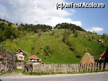[P07] Dealuri din zona localității Moieciu de Jos » foto by mariana.olaru
 - 
<span class="allrVoted glyphicon glyphicon-heart hidden" id="av194236"></span>
<a class="m-l-10 hidden" id="sv194236" onclick="voting_Foto_DelVot(,194236,5116)" role="button">șterge vot <span class="glyphicon glyphicon-remove"></span></a>
<a id="v9194236" class=" c-red"  onclick="voting_Foto_SetVot(194236)" role="button"><span class="glyphicon glyphicon-heart-empty"></span> <b>LIKE</b> = Votează poza</a> <img class="hidden"  id="f194236W9" src="/imagini/loader.gif" border="0" /><span class="AjErrMes hidden" id="e194236ErM"></span>