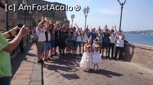 [P17] Aceste domnisoare au avut o sedinta foto pe podul castelului. Tinerii din spatele lor au fost racolati ad-hoc dintre turisti.  » foto by Aurici
 - 
<span class="allrVoted glyphicon glyphicon-heart hidden" id="av875102"></span>
<a class="m-l-10 hidden" id="sv875102" onclick="voting_Foto_DelVot(,875102,5128)" role="button">șterge vot <span class="glyphicon glyphicon-remove"></span></a>
<a id="v9875102" class=" c-red"  onclick="voting_Foto_SetVot(875102)" role="button"><span class="glyphicon glyphicon-heart-empty"></span> <b>LIKE</b> = Votează poza</a> <img class="hidden"  id="f875102W9" src="/imagini/loader.gif" border="0" /><span class="AjErrMes hidden" id="e875102ErM"></span>
