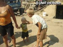 [P18] Cel mai mic din familie si avea saracutul o masina din dop de sticla...dar cand am mers a 2-a oara i-am dus jucarii » foto by lavylus*
 - 
<span class="allrVoted glyphicon glyphicon-heart hidden" id="av171729"></span>
<a class="m-l-10 hidden" id="sv171729" onclick="voting_Foto_DelVot(,171729,5136)" role="button">șterge vot <span class="glyphicon glyphicon-remove"></span></a>
<a id="v9171729" class=" c-red"  onclick="voting_Foto_SetVot(171729)" role="button"><span class="glyphicon glyphicon-heart-empty"></span> <b>LIKE</b> = Votează poza</a> <img class="hidden"  id="f171729W9" src="/imagini/loader.gif" border="0" /><span class="AjErrMes hidden" id="e171729ErM"></span>