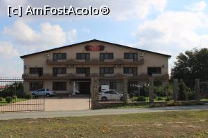 [P02] Adamclisi, Pensiunea Tropaeum Traiani unde trebuia să poposim, foarte aproape de Monumentul Tropaeum Traiani... » foto by mprofeanu
 - 
<span class="allrVoted glyphicon glyphicon-heart hidden" id="av1218537"></span>
<a class="m-l-10 hidden" id="sv1218537" onclick="voting_Foto_DelVot(,1218537,5136)" role="button">șterge vot <span class="glyphicon glyphicon-remove"></span></a>
<a id="v91218537" class=" c-red"  onclick="voting_Foto_SetVot(1218537)" role="button"><span class="glyphicon glyphicon-heart-empty"></span> <b>LIKE</b> = Votează poza</a> <img class="hidden"  id="f1218537W9" src="/imagini/loader.gif" border="0" /><span class="AjErrMes hidden" id="e1218537ErM"></span>