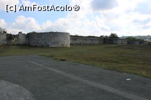 [P09] Adamclisi, Cetatea Tropaeum Traiani, Zid din blocuri mari, cioplite, fasonate si prinse cu mortar, pozate de la zona amenajată pentru helioport » foto by mprofeanu
 - 
<span class="allrVoted glyphicon glyphicon-heart hidden" id="av1218544"></span>
<a class="m-l-10 hidden" id="sv1218544" onclick="voting_Foto_DelVot(,1218544,5136)" role="button">șterge vot <span class="glyphicon glyphicon-remove"></span></a>
<a id="v91218544" class=" c-red"  onclick="voting_Foto_SetVot(1218544)" role="button"><span class="glyphicon glyphicon-heart-empty"></span> <b>LIKE</b> = Votează poza</a> <img class="hidden"  id="f1218544W9" src="/imagini/loader.gif" border="0" /><span class="AjErrMes hidden" id="e1218544ErM"></span>