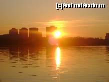 [P04] apus de soare printre blocurile Silistrei » foto by mateimarian*
 - 
<span class="allrVoted glyphicon glyphicon-heart hidden" id="av398502"></span>
<a class="m-l-10 hidden" id="sv398502" onclick="voting_Foto_DelVot(,398502,5136)" role="button">șterge vot <span class="glyphicon glyphicon-remove"></span></a>
<a id="v9398502" class=" c-red"  onclick="voting_Foto_SetVot(398502)" role="button"><span class="glyphicon glyphicon-heart-empty"></span> <b>LIKE</b> = Votează poza</a> <img class="hidden"  id="f398502W9" src="/imagini/loader.gif" border="0" /><span class="AjErrMes hidden" id="e398502ErM"></span>