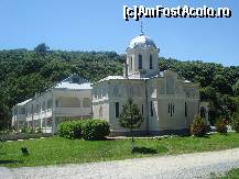 [P02] Biserica cea mica impreuna cu cele cateva chilii din complexul MAnastirii Sf. Andrei » foto by ileanaxperta*
 - 
<span class="allrVoted glyphicon glyphicon-heart hidden" id="av100387"></span>
<a class="m-l-10 hidden" id="sv100387" onclick="voting_Foto_DelVot(,100387,5136)" role="button">șterge vot <span class="glyphicon glyphicon-remove"></span></a>
<a id="v9100387" class=" c-red"  onclick="voting_Foto_SetVot(100387)" role="button"><span class="glyphicon glyphicon-heart-empty"></span> <b>LIKE</b> = Votează poza</a> <img class="hidden"  id="f100387W9" src="/imagini/loader.gif" border="0" /><span class="AjErrMes hidden" id="e100387ErM"></span>