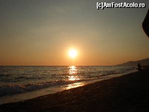 [P04] Apus de soare pe plaja de la camping Monoliti » foto by dana2104
 - 
<span class="allrVoted glyphicon glyphicon-heart hidden" id="av642360"></span>
<a class="m-l-10 hidden" id="sv642360" onclick="voting_Foto_DelVot(,642360,5137)" role="button">șterge vot <span class="glyphicon glyphicon-remove"></span></a>
<a id="v9642360" class=" c-red"  onclick="voting_Foto_SetVot(642360)" role="button"><span class="glyphicon glyphicon-heart-empty"></span> <b>LIKE</b> = Votează poza</a> <img class="hidden"  id="f642360W9" src="/imagini/loader.gif" border="0" /><span class="AjErrMes hidden" id="e642360ErM"></span>