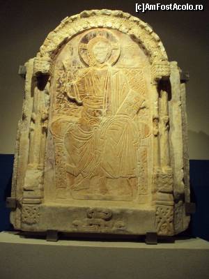 [P16] Exponat din muzeu: un proskynetarion înfăţişându-l pe Iisus Întronat, datând din a doua jumătate a sec. XIV, din vremea Cantacuzinilor.  » foto by Carmen Ion
 - 
<span class="allrVoted glyphicon glyphicon-heart hidden" id="av688254"></span>
<a class="m-l-10 hidden" id="sv688254" onclick="voting_Foto_DelVot(,688254,5137)" role="button">șterge vot <span class="glyphicon glyphicon-remove"></span></a>
<a id="v9688254" class=" c-red"  onclick="voting_Foto_SetVot(688254)" role="button"><span class="glyphicon glyphicon-heart-empty"></span> <b>LIKE</b> = Votează poza</a> <img class="hidden"  id="f688254W9" src="/imagini/loader.gif" border="0" /><span class="AjErrMes hidden" id="e688254ErM"></span>