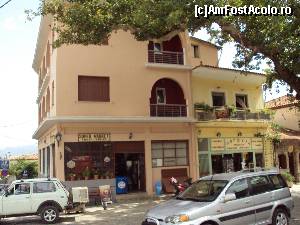 [P36] Magazine în satul modern Mistras.  » foto by Carmen Ion
 - 
<span class="allrVoted glyphicon glyphicon-heart hidden" id="av688274"></span>
<a class="m-l-10 hidden" id="sv688274" onclick="voting_Foto_DelVot(,688274,5137)" role="button">șterge vot <span class="glyphicon glyphicon-remove"></span></a>
<a id="v9688274" class=" c-red"  onclick="voting_Foto_SetVot(688274)" role="button"><span class="glyphicon glyphicon-heart-empty"></span> <b>LIKE</b> = Votează poza</a> <img class="hidden"  id="f688274W9" src="/imagini/loader.gif" border="0" /><span class="AjErrMes hidden" id="e688274ErM"></span>