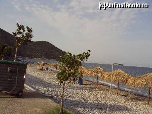 [P17] Plaja din Paralia Tyrou - cu pietre şi umbrele.  » foto by Carmen Ion
 - 
<span class="allrVoted glyphicon glyphicon-heart hidden" id="av688560"></span>
<a class="m-l-10 hidden" id="sv688560" onclick="voting_Foto_DelVot(,688560,5137)" role="button">șterge vot <span class="glyphicon glyphicon-remove"></span></a>
<a id="v9688560" class=" c-red"  onclick="voting_Foto_SetVot(688560)" role="button"><span class="glyphicon glyphicon-heart-empty"></span> <b>LIKE</b> = Votează poza</a> <img class="hidden"  id="f688560W9" src="/imagini/loader.gif" border="0" /><span class="AjErrMes hidden" id="e688560ErM"></span>