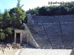 [P10] O altă intrare în teatru şi fragmente din proskenion.  » foto by Carmen Ion
 - 
<span class="allrVoted glyphicon glyphicon-heart hidden" id="av689272"></span>
<a class="m-l-10 hidden" id="sv689272" onclick="voting_Foto_DelVot(,689272,5137)" role="button">șterge vot <span class="glyphicon glyphicon-remove"></span></a>
<a id="v9689272" class=" c-red"  onclick="voting_Foto_SetVot(689272)" role="button"><span class="glyphicon glyphicon-heart-empty"></span> <b>LIKE</b> = Votează poza</a> <img class="hidden"  id="f689272W9" src="/imagini/loader.gif" border="0" /><span class="AjErrMes hidden" id="e689272ErM"></span>