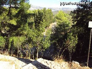 [P17] Vedere parţială a sitului de pe aleea care coboară la Asklepion.  » foto by Carmen Ion
 - 
<span class="allrVoted glyphicon glyphicon-heart hidden" id="av689279"></span>
<a class="m-l-10 hidden" id="sv689279" onclick="voting_Foto_DelVot(,689279,5137)" role="button">șterge vot <span class="glyphicon glyphicon-remove"></span></a>
<a id="v9689279" class=" c-red"  onclick="voting_Foto_SetVot(689279)" role="button"><span class="glyphicon glyphicon-heart-empty"></span> <b>LIKE</b> = Votează poza</a> <img class="hidden"  id="f689279W9" src="/imagini/loader.gif" border="0" /><span class="AjErrMes hidden" id="e689279ErM"></span>