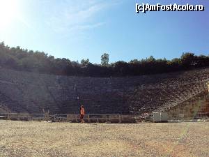 [P07] Teatrul, fotografiat dintr-o perspectivă care permite evaluarea mărimii scenei (orchestra), cu diametrul de 21 m.  » foto by Carmen Ion
 - 
<span class="allrVoted glyphicon glyphicon-heart hidden" id="av689269"></span>
<a class="m-l-10 hidden" id="sv689269" onclick="voting_Foto_DelVot(,689269,5137)" role="button">șterge vot <span class="glyphicon glyphicon-remove"></span></a>
<a id="v9689269" class=" c-red"  onclick="voting_Foto_SetVot(689269)" role="button"><span class="glyphicon glyphicon-heart-empty"></span> <b>LIKE</b> = Votează poza</a> <img class="hidden"  id="f689269W9" src="/imagini/loader.gif" border="0" /><span class="AjErrMes hidden" id="e689269ErM"></span>