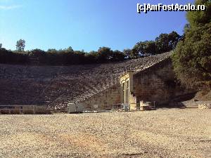 [P09] Teatrul - se observă una din intrările actorilor - parados.  » foto by Carmen Ion
 - 
<span class="allrVoted glyphicon glyphicon-heart hidden" id="av689271"></span>
<a class="m-l-10 hidden" id="sv689271" onclick="voting_Foto_DelVot(,689271,5137)" role="button">șterge vot <span class="glyphicon glyphicon-remove"></span></a>
<a id="v9689271" class=" c-red"  onclick="voting_Foto_SetVot(689271)" role="button"><span class="glyphicon glyphicon-heart-empty"></span> <b>LIKE</b> = Votează poza</a> <img class="hidden"  id="f689271W9" src="/imagini/loader.gif" border="0" /><span class="AjErrMes hidden" id="e689271ErM"></span>